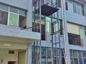 室外導(dǎo)軌式升降機